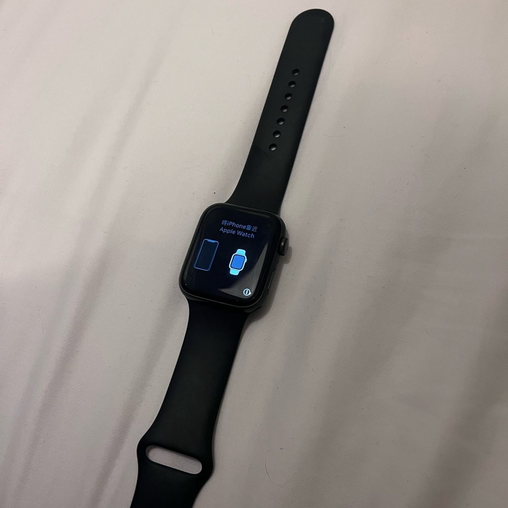 Black Apple Watch SE